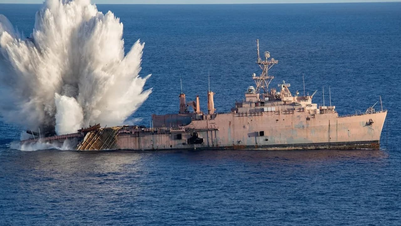 Die US-Kriegsschiff USS Juneau wurde durch einen japanischen Torpedo versenkt.