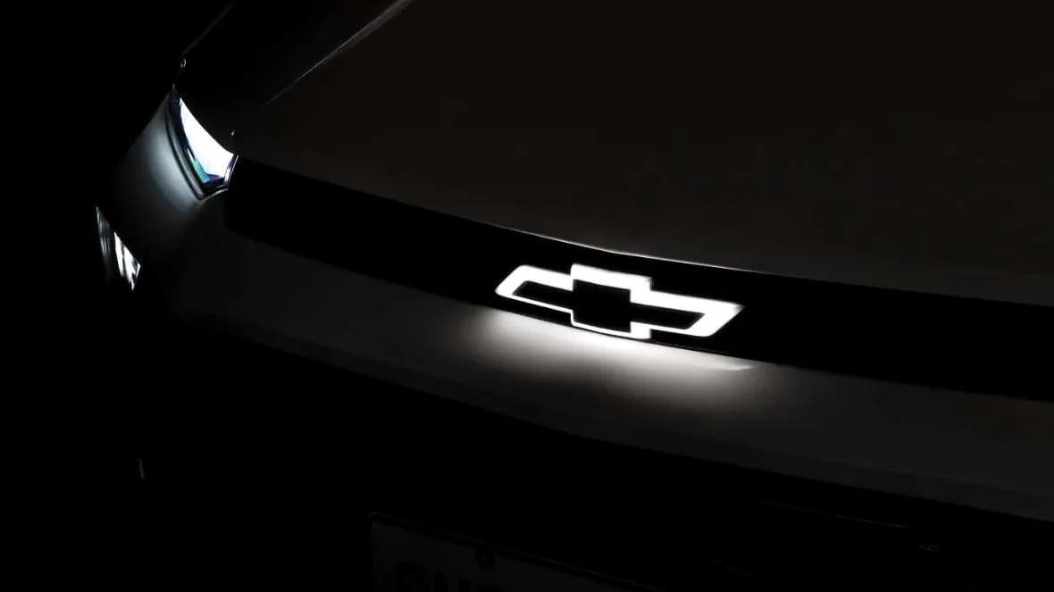 Chevy's neues Bowtie-Logo debütiert auf einem Sonic Crossover Coupe, das Amerika nie sehen wird | Carscoops