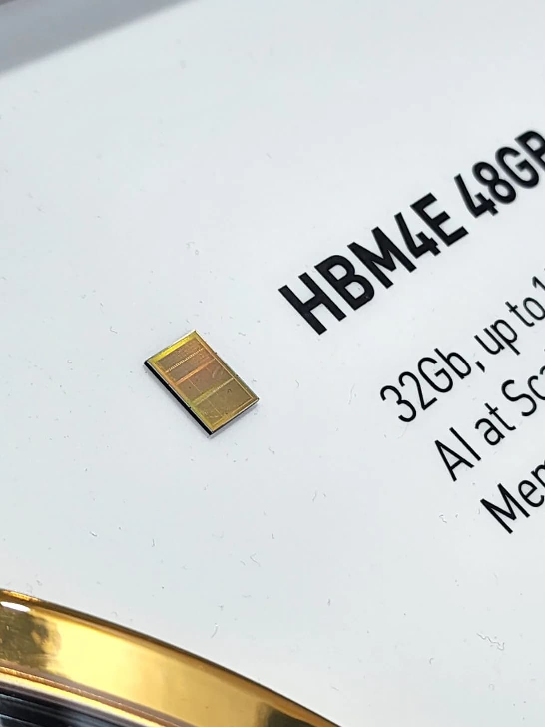 SK Hynix zeigt HBM4E-Speicher: 48 GB in 12 Schichten gepackt, Bandbreite auf 4 TB/s gesteigert