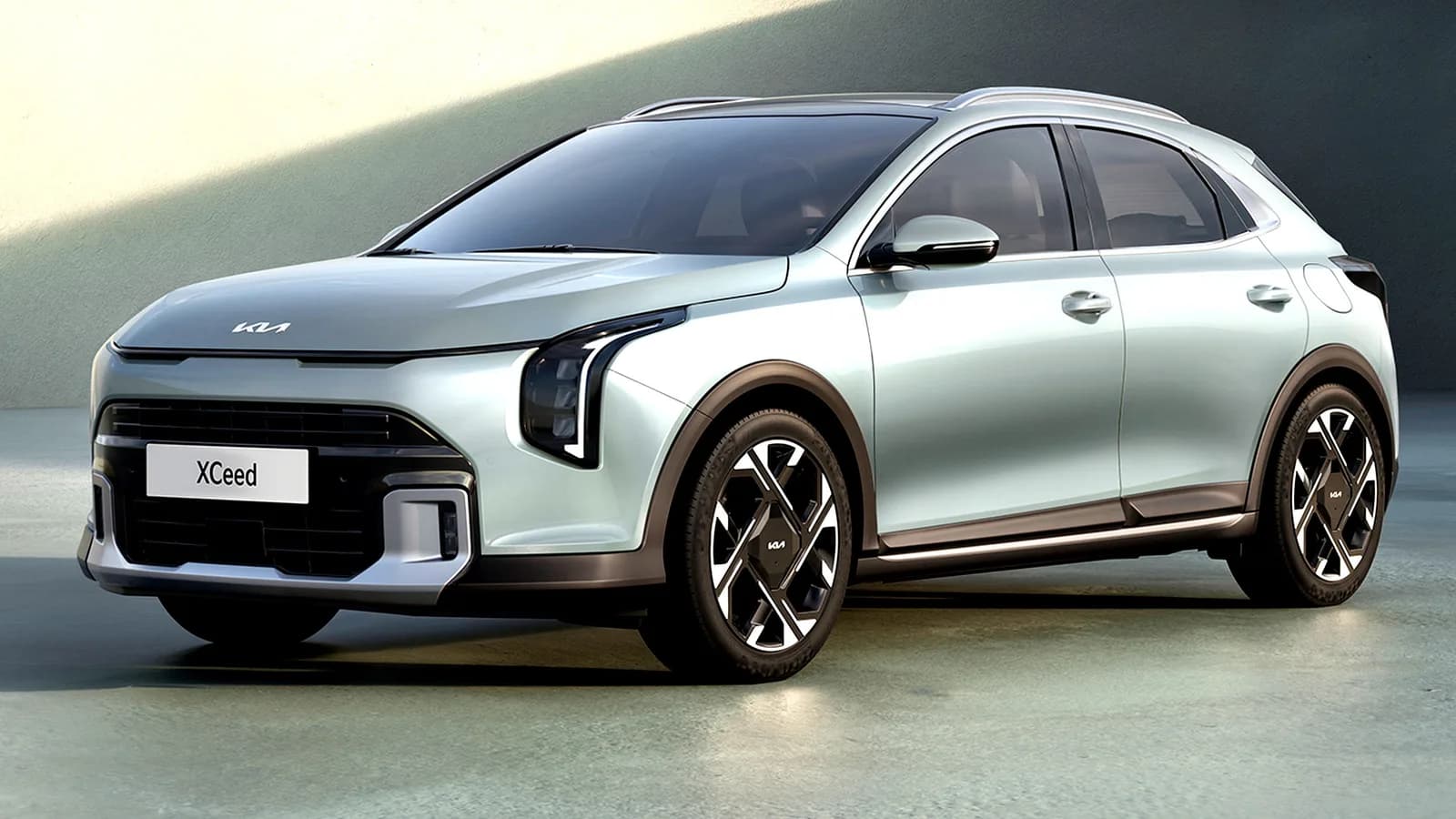 Kia XCeed mit Benzinmotor übertrifft elektrisches EV3 optisch