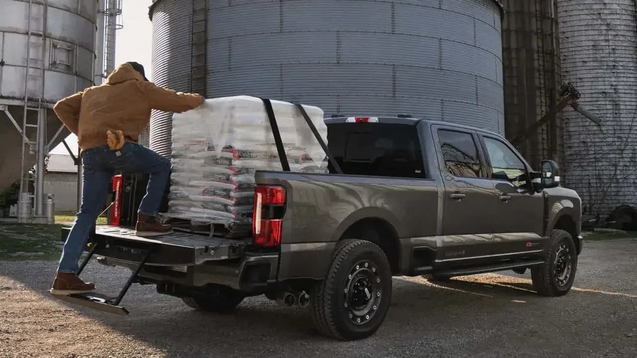 Ford kooperiert mit legendärer Bekleidungsmarke für neues Lkw-Modell