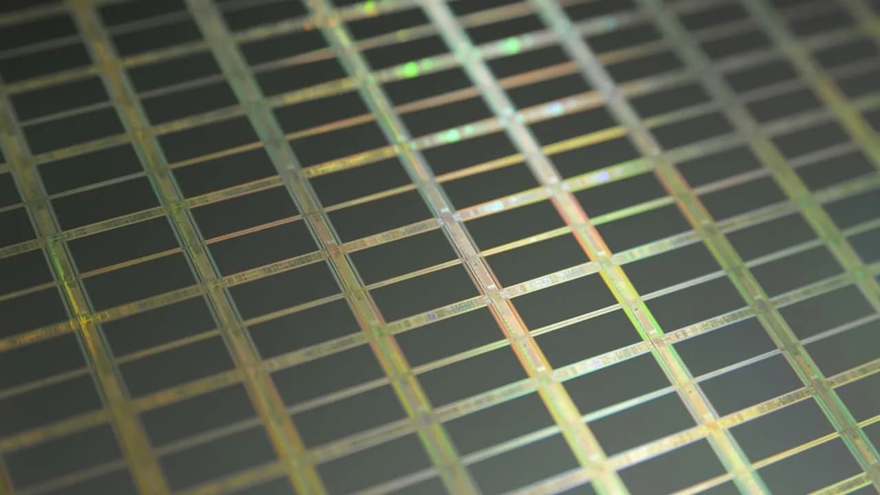 Silizium für Quantenchips mit 99,9999-Prozent Reinheit hergestellt