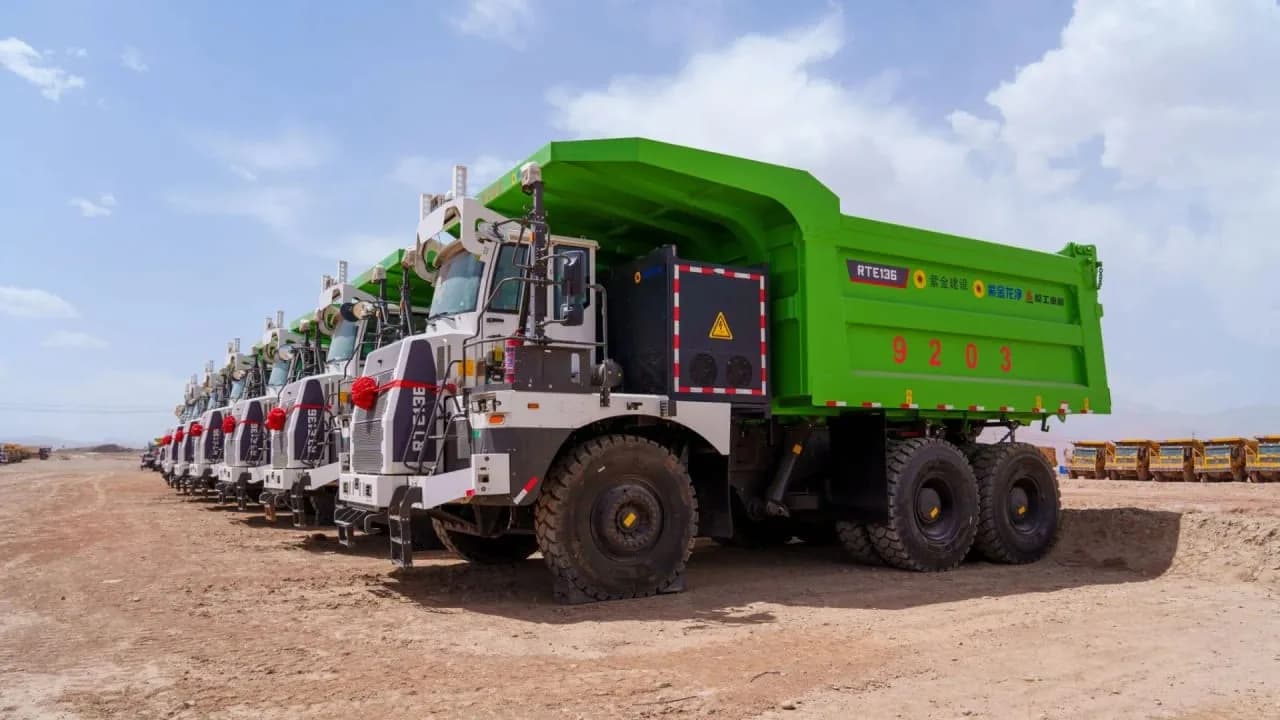 Chinesische Bergbaugigant stellt Elektro-LKW-Flotte mit austauschbaren 770-kWh-Batterien und 140-Tonnen-Tragfähigkeit auf