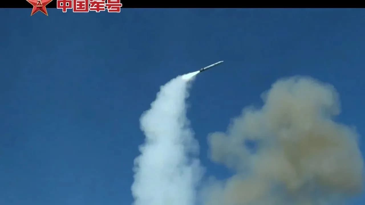 China testete die YJ-20-Hyperschall-Rakete vom Typ 052D-Zerstörer.