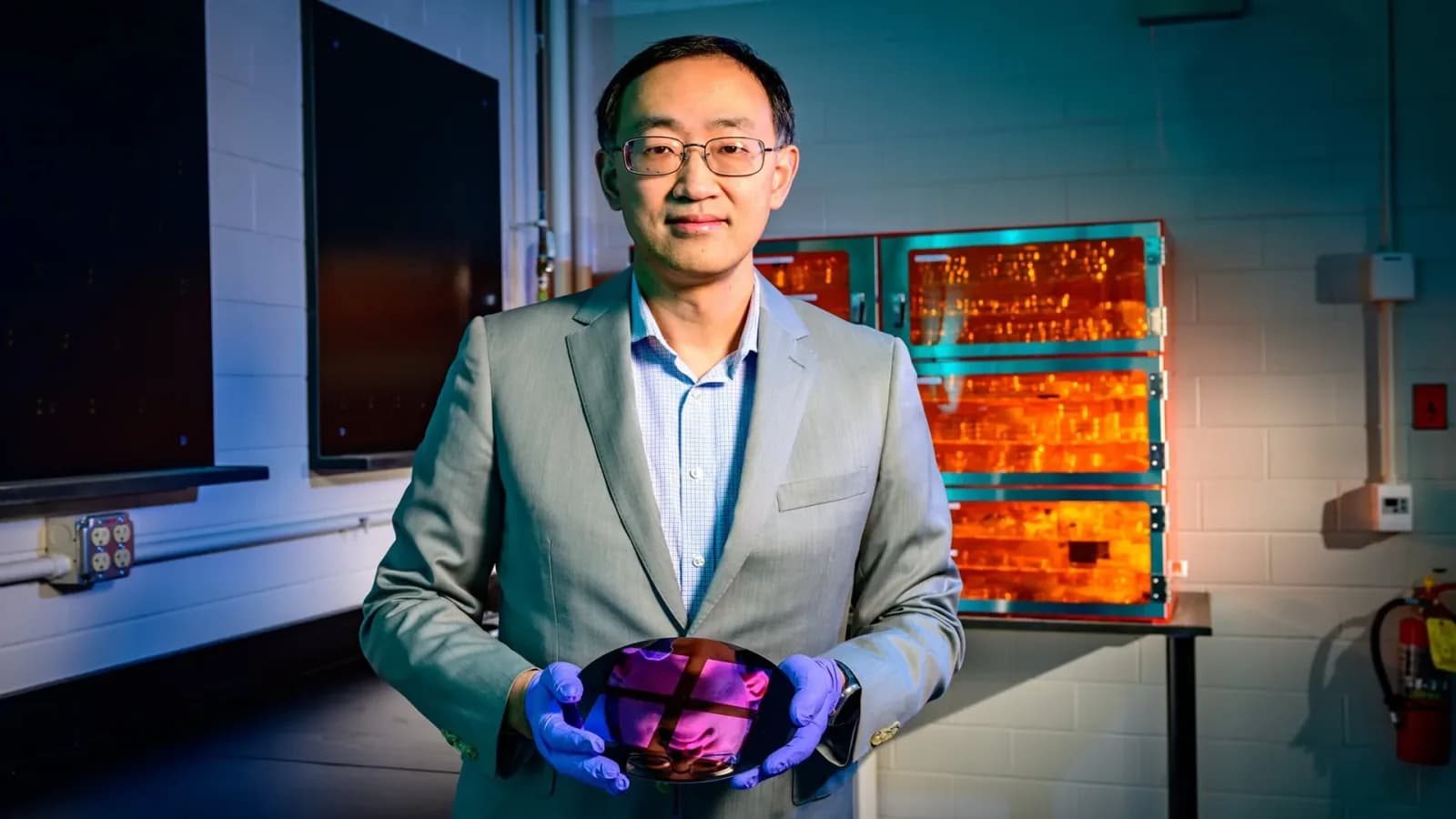 Wissenschaftler stapeln drei Siliziumschichten für schnellere und dichtere 3D-Chips