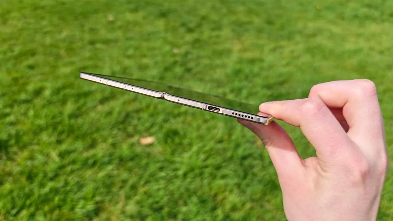 Honor Magic V6 setzt neue Maßstäbe bei Haltbarkeit und Akkulaufzeit.