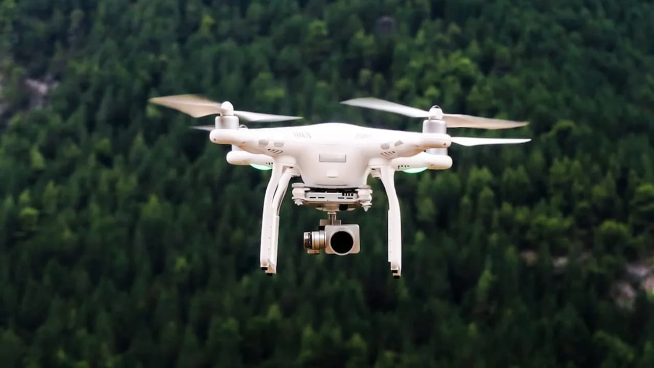 Hochleistungs-Laser-Lade-Technologie für Drohnen: Unterbrechungsfreie Flugzeiten durch maximale Energieeffizienz