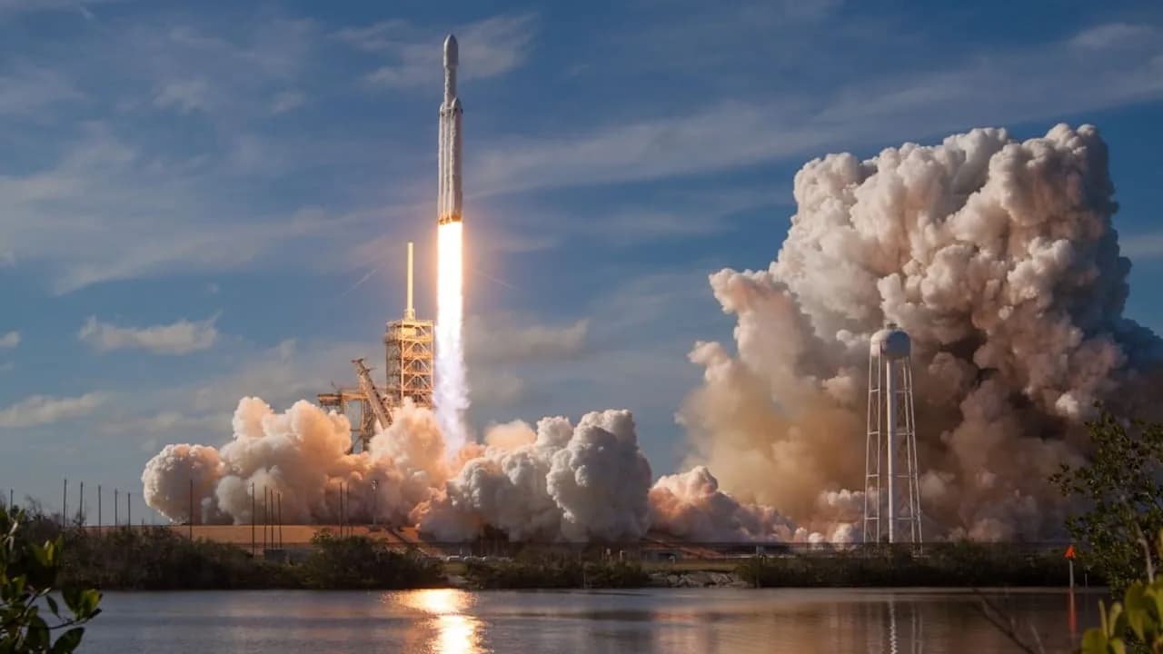 SpaceX veröffentlicht 2026er Halbjahresbericht: Warnung für Telekommunikationsunternehmen und Offensive im Bereich Künstliche Intelligenz