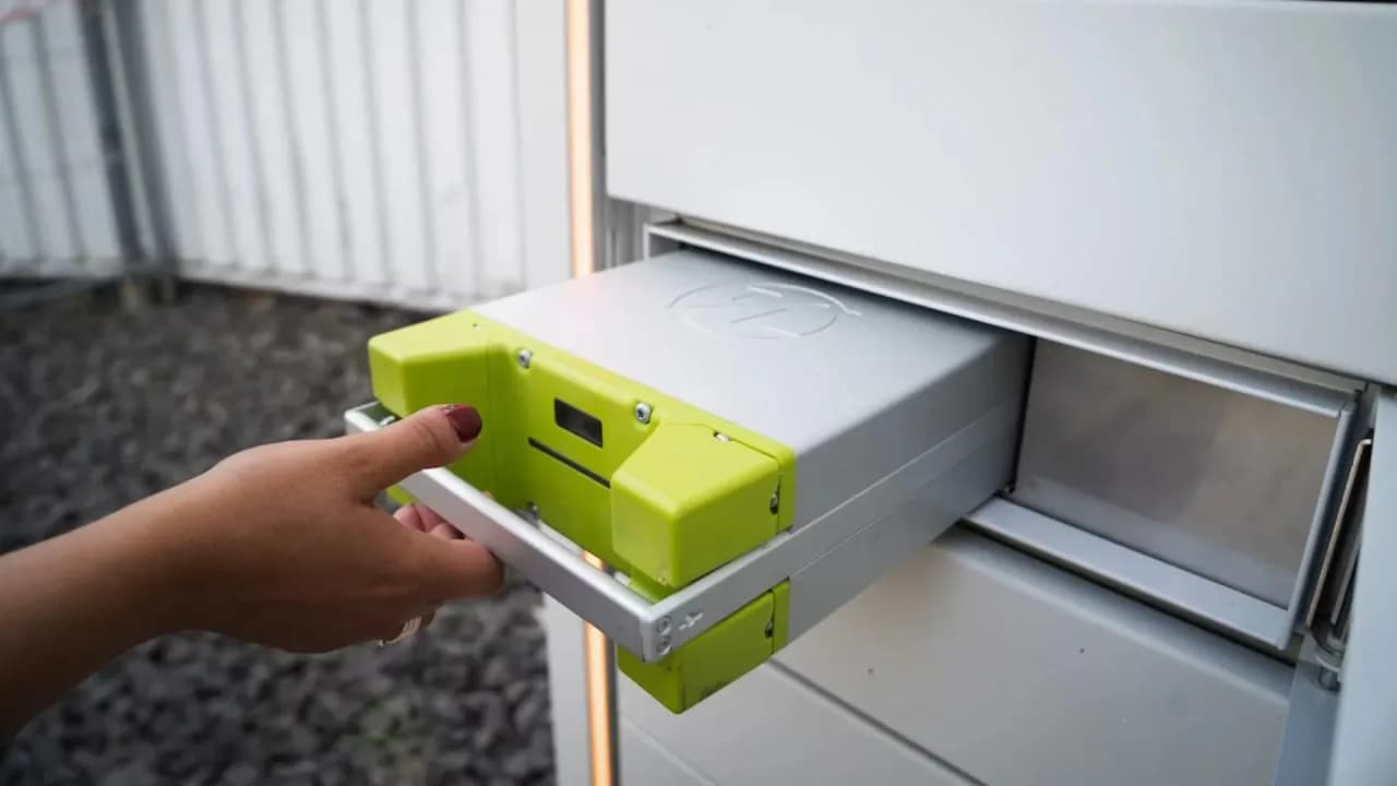 Eröffnung der weltweit größten Anlage zur Umwandlung von Elektrofahrzeugbatterien