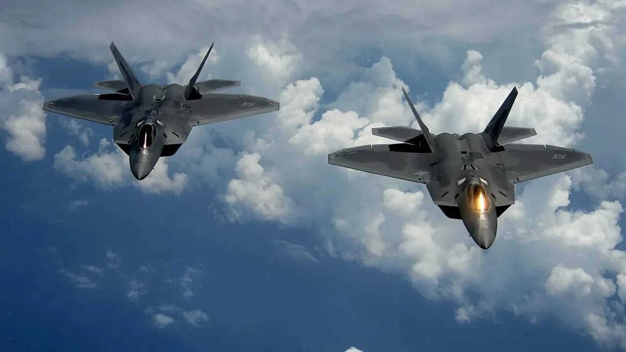 Chinas neue KI-gesteuerte Raketenwarnsysteme verfolgen die Wärmesignaturen der F-22 und F-35 mit 90-prozentiger Genauigkeit
