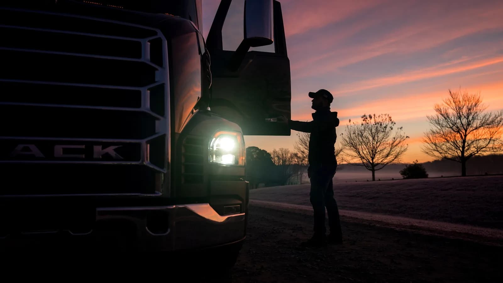 Lkw-Fahrer verdiente 16.000 Dollar im Monat, doch die Trump-Administration setzte ihn außer Dienst | Carscoops