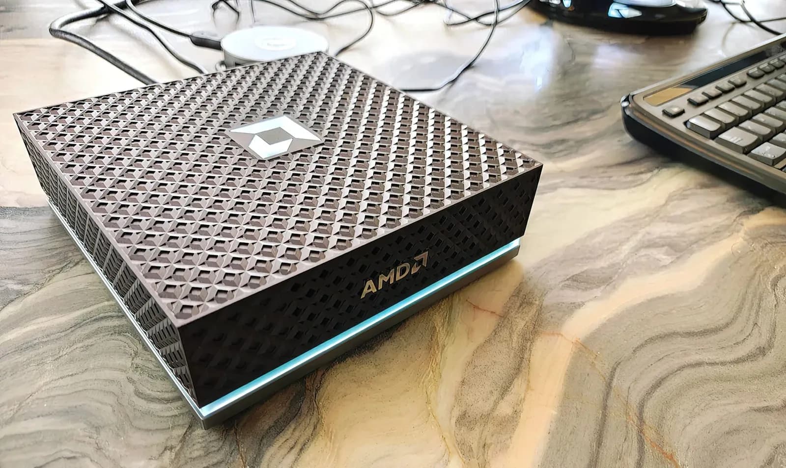 AMD zielt mit dem Ryzen AI Halo Mini PC auf NVIDIAs DGX Spark für 4.699 $ ab und plant eine Einführung mit Ryzen AI MAX+ 395 im Juni