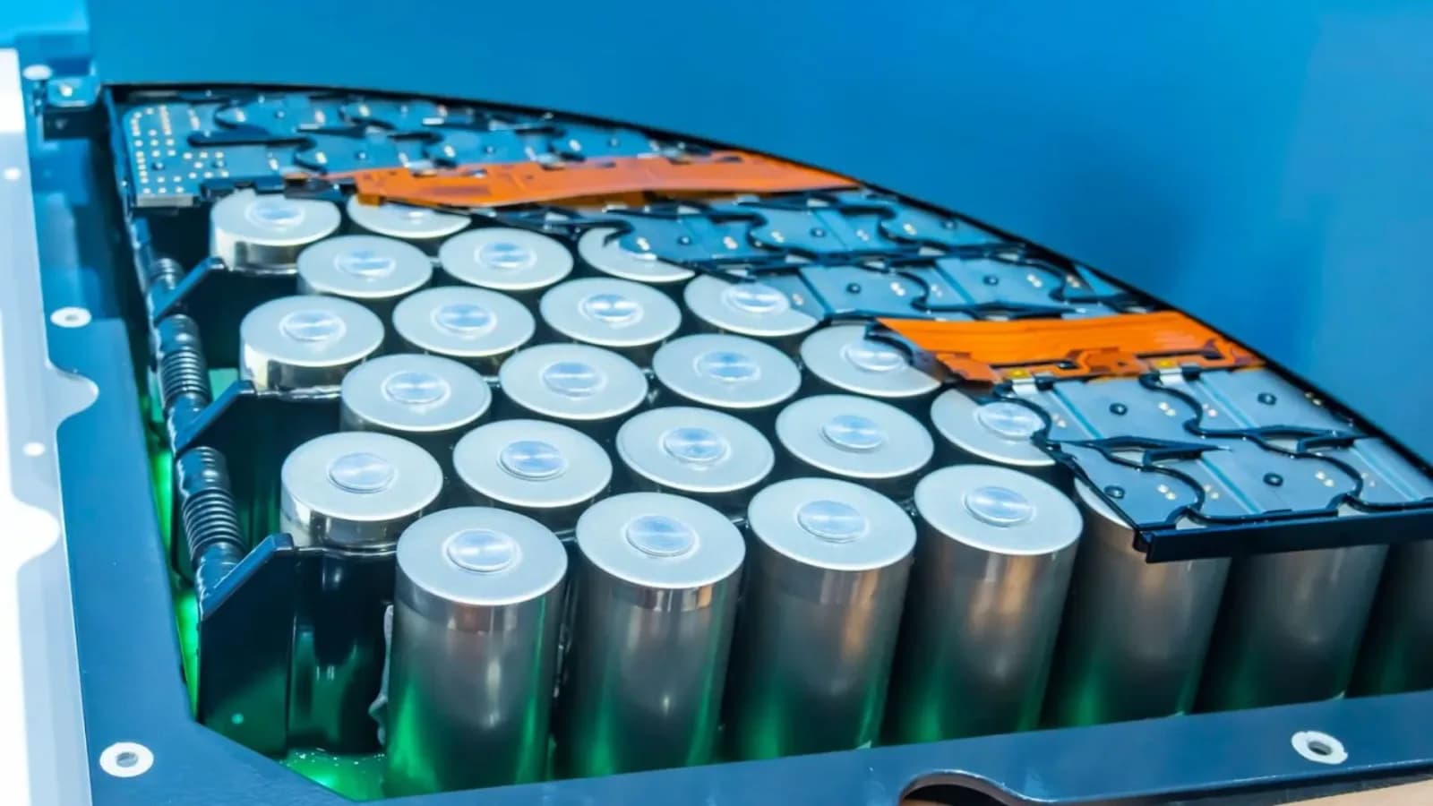 Chinesischer Gigant erreicht mit 400 Wh/kg Feststoffbatterie-Zellen 1.100 Ladezyklen