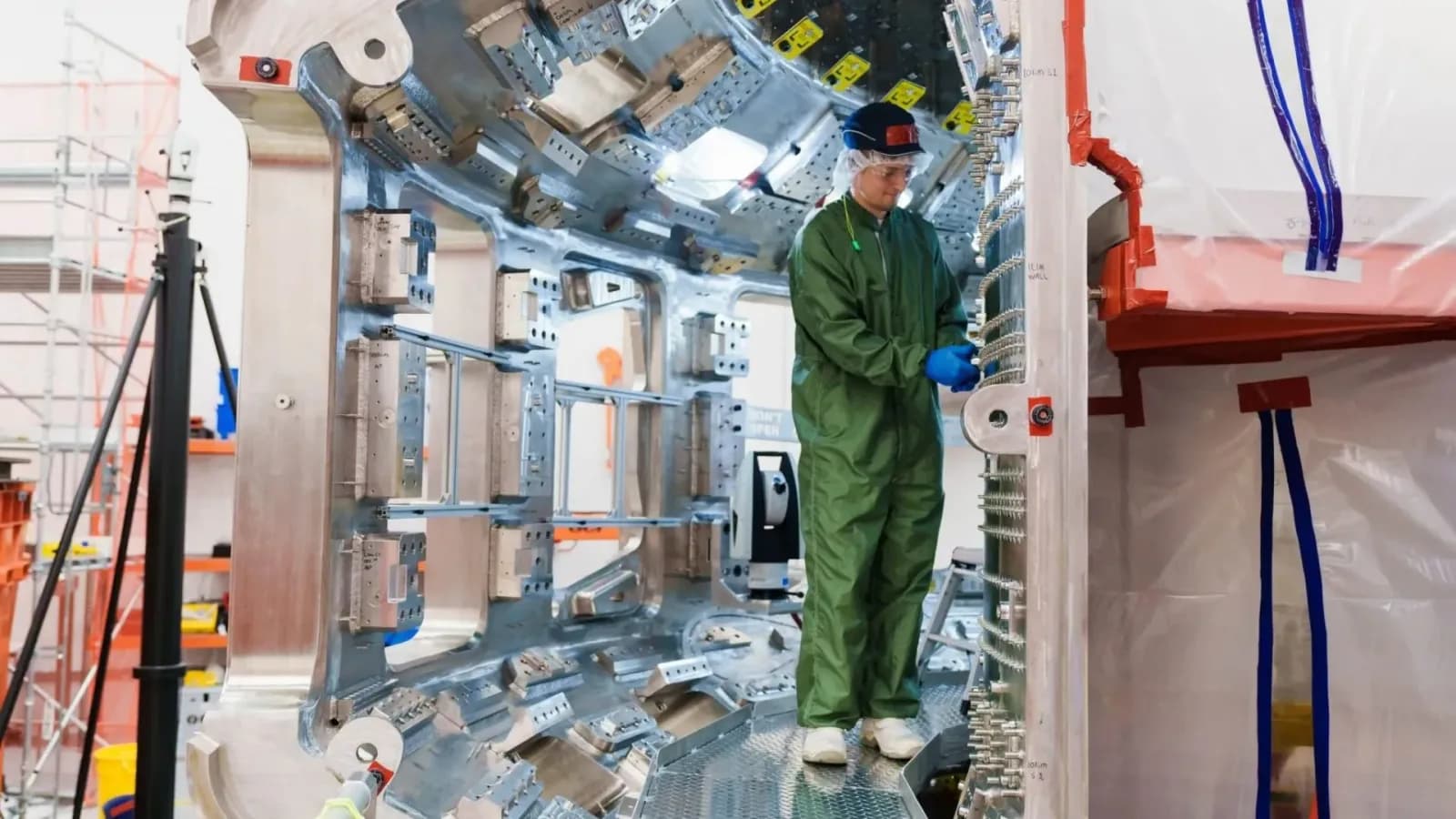 US-Fusionsfirma installiert letzte Hälfte des 48-Tonnen-Vakuumbehälters