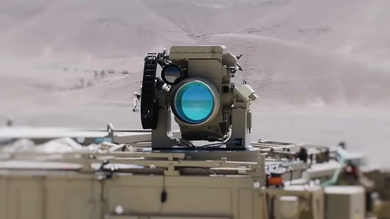 Israels Luftverteidigungssystem Iron Dome wird in den Himmel geschossen