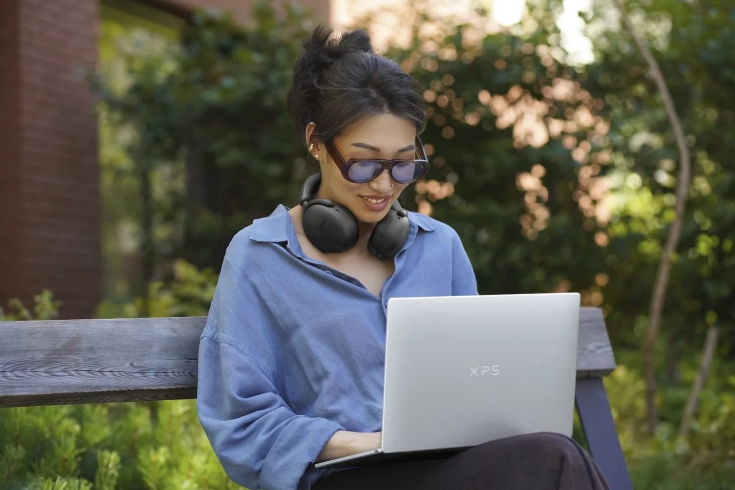 Dell schlägt Apples MacBook Neo mit einem 599-Dollar XPS 13, das leichter, heller ist und eine beleuchtete Tastatur bietet, die Apple übersprang.