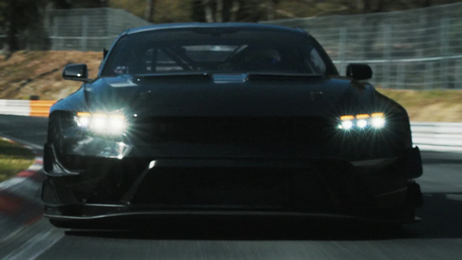 Die Corvette ZR1X mit 1.250 PS und Allradantrieb auf dem „Ring“ gegen den Mustang GTD Competition ohne diese Vorteile – und trotzdem gewann der Mustang | Carscoops