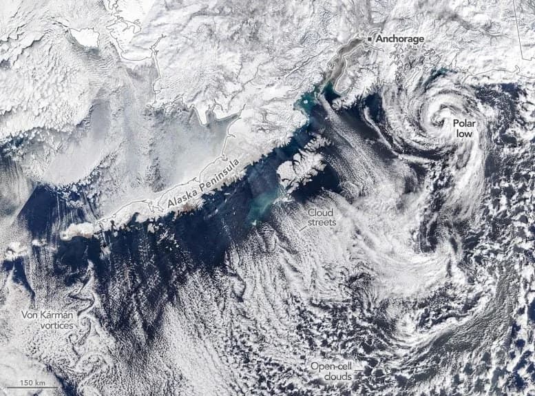 Alaska: Wirbelstürme und verborgener Polarsturm zersetzen den Himmel