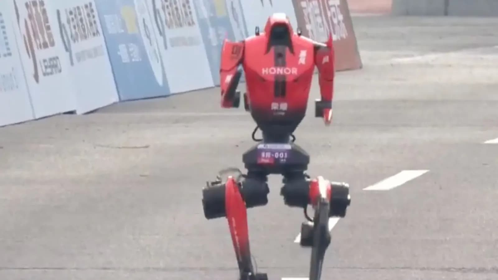 Humanoid-Roboter übertrifft Weltrekord des Menschen beim Halbmarathon in Peking
