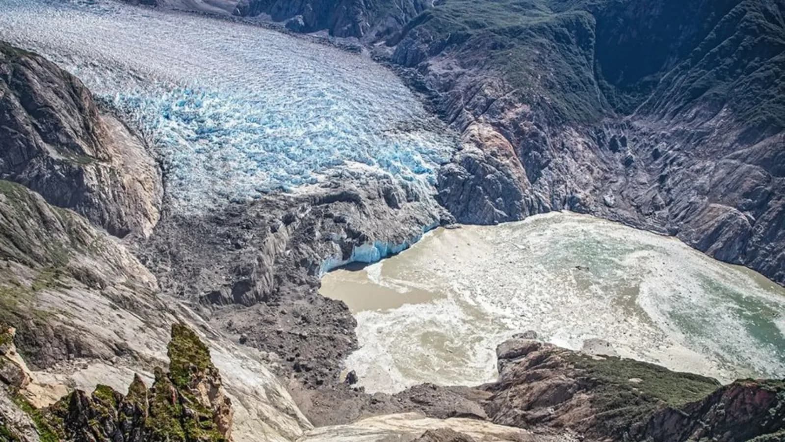 1.500-Fuß-Wellen und riesiger Erdrutsch formen Alaskas Tracy-Arm-Fjord neu