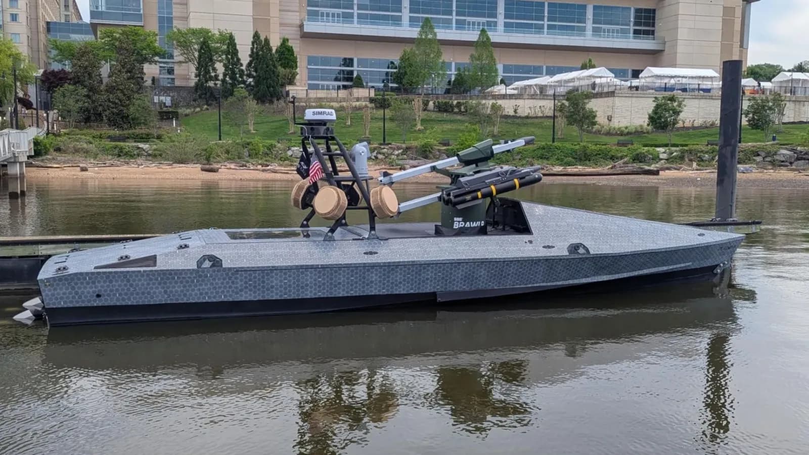 Neuer Drohnenboot mit 51 mph Geschwindigkeit kann Raketen und eine Nutzlast von 10.000 Pfund tragen