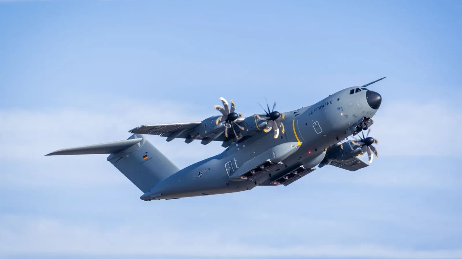 Das aufgerüstete Flugzeug von Airbus kann 12 Kreuzer oder 50 Drohnen abfeuern