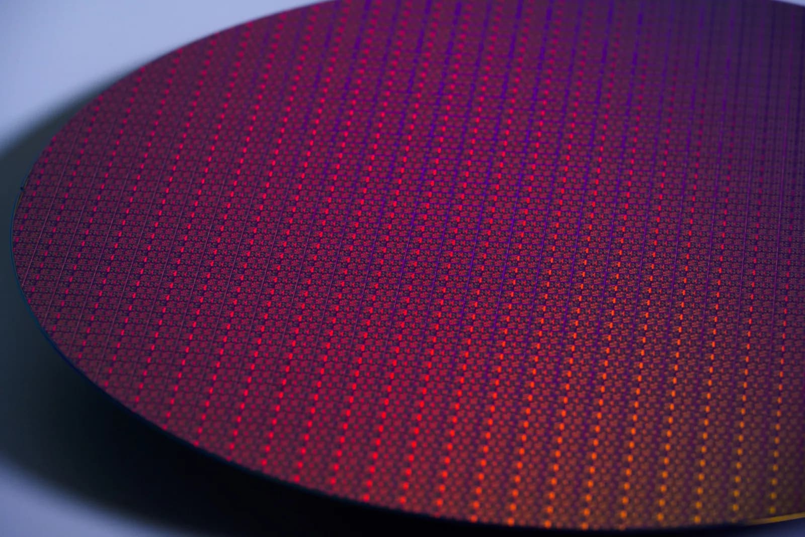 Intel-Chef Lip-Bu Tan nennt Foundry „National Treasure", nachdem externe Kunden nach dem 18A-Ausbeute-Durchbruch aufschlagen