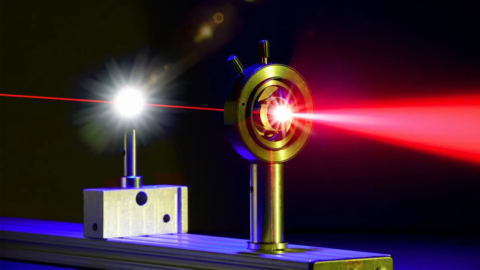 Laserpulse enthüllt die „Rugbyball“-Form der schwersten Atome im Universum