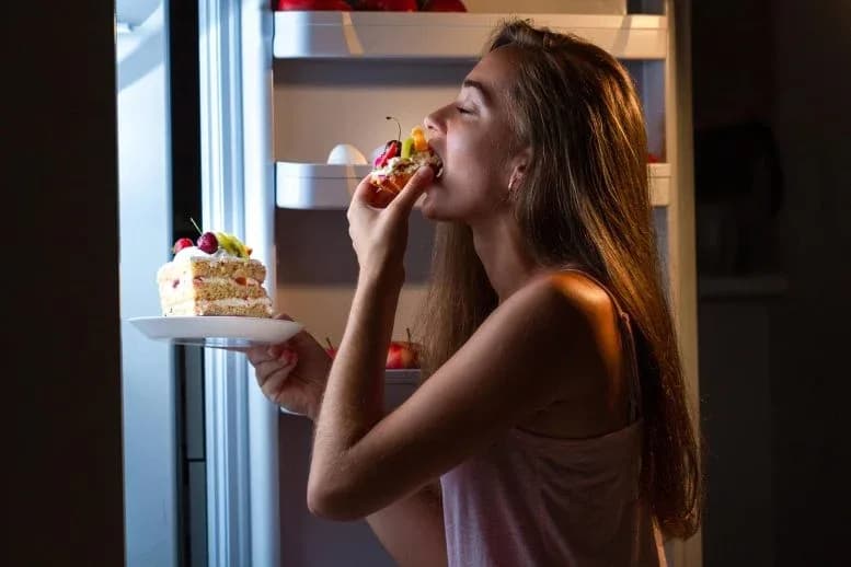 Verzichten Sie nach 21 Uhr auf diese Gewohnheit, um das Risiko für Magen-Darm-Probleme zu halbieren.