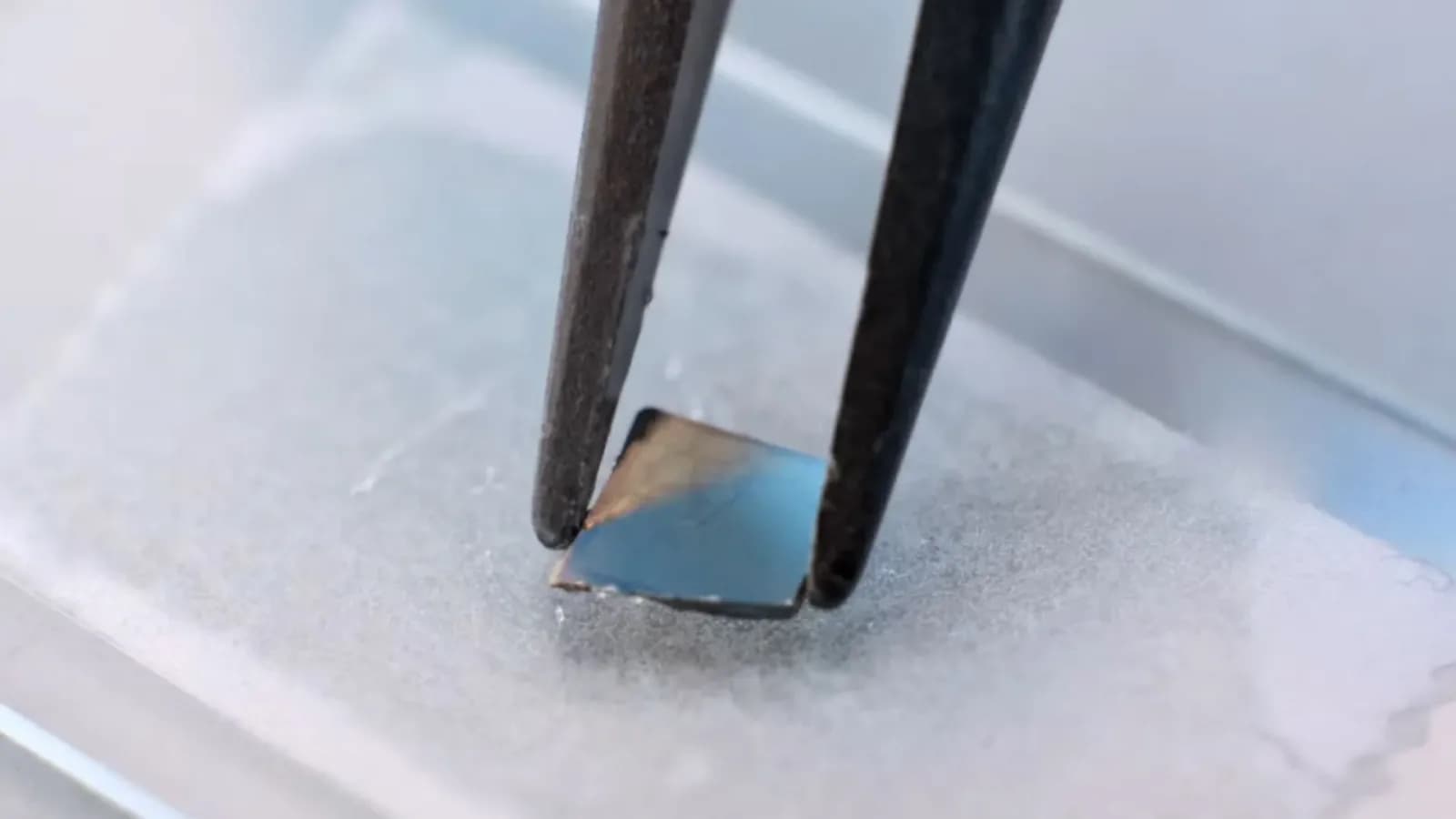 US-Entwicklung eines Raumtemperatur-Multiferroikums für energieeffizientes Computing