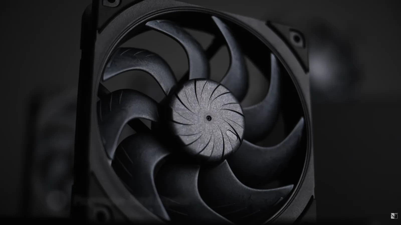 Noctua startet mit dem schwarzen NF-A12 25 G2 Chromax die ra der enthusiastischen Bauksten ohne Kompromisse fr 34,90 Dollar.