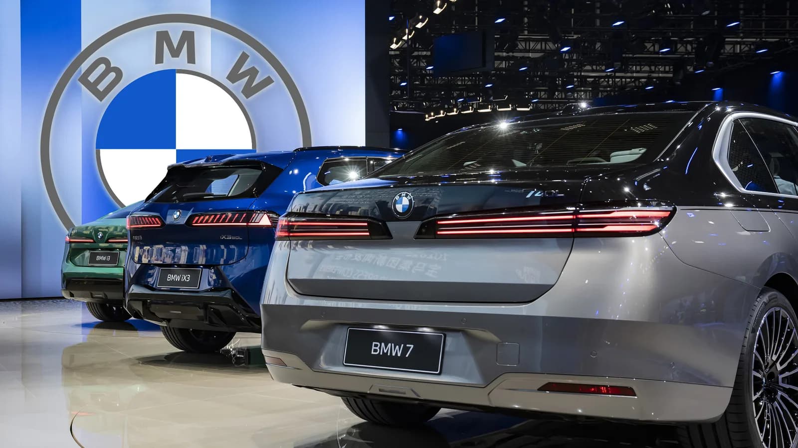 BMW-Gewinne einbrechen, E-Auto-Verkäufe fallen stark – doch das Unternehmen gibt kein Alarmzeichen