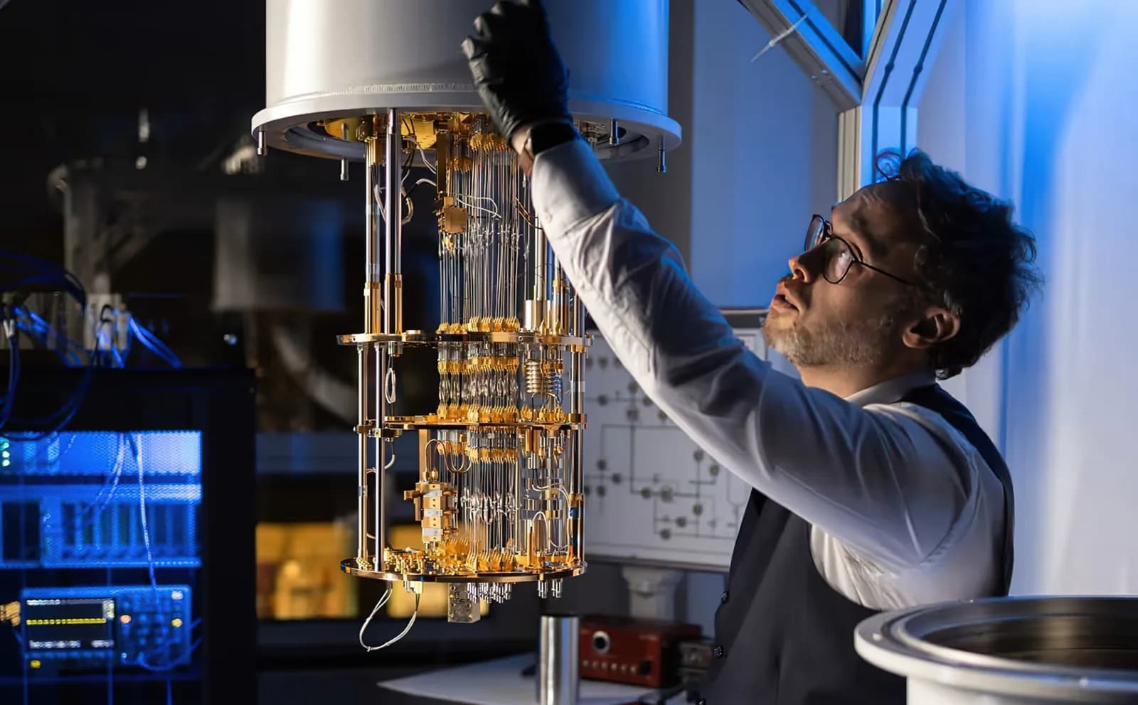 Intel investiert in Unternehmen, das mit Quantenprozessor von 10.000 Qubits baut