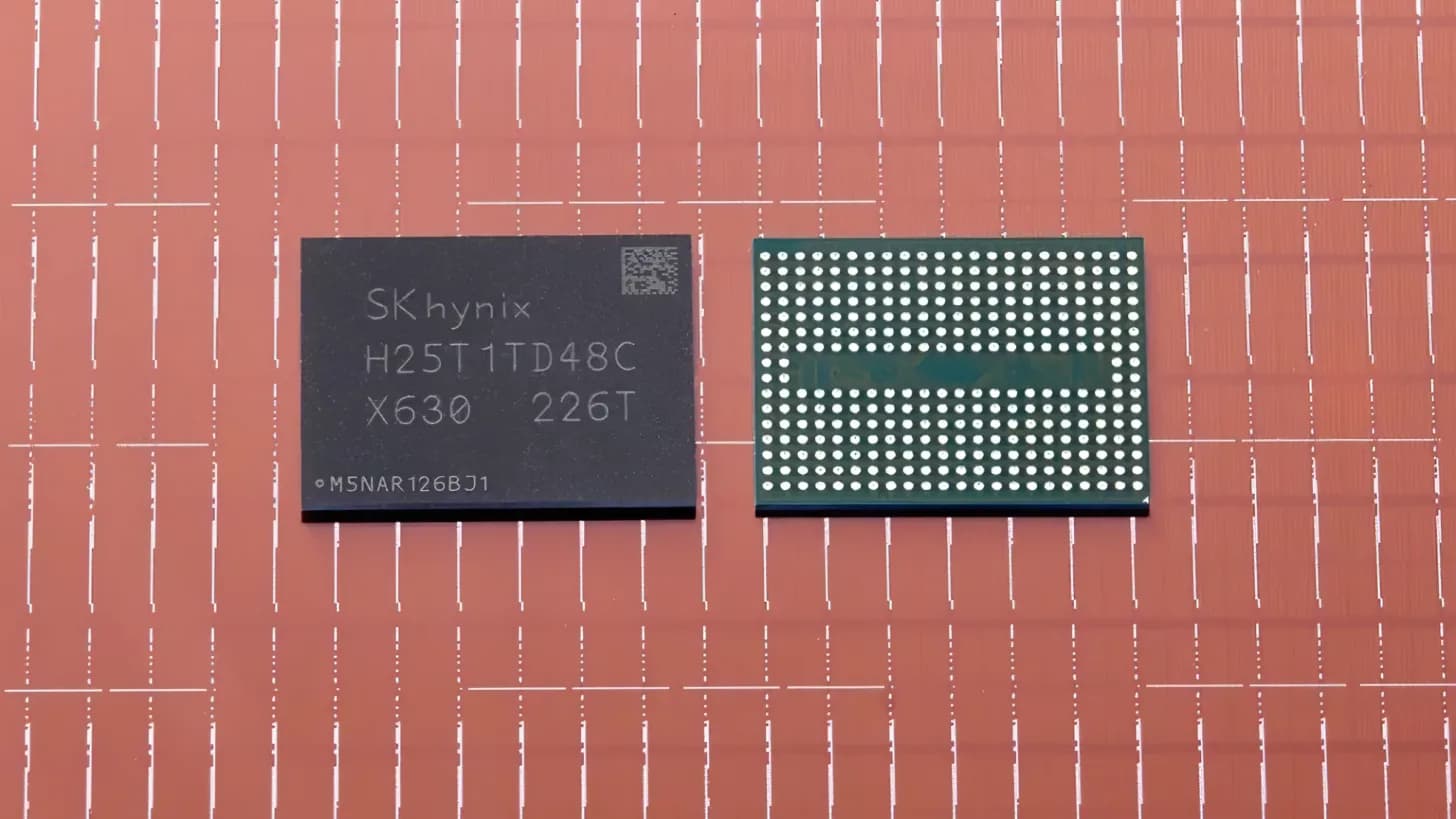 SK Hynix zwingt Samsung zum 400-Lagen-NAND-Überholen, doch der komplette Verzicht auf Wolfram ist zwingend, da die Stapelung an ein Materiallimit stößt.