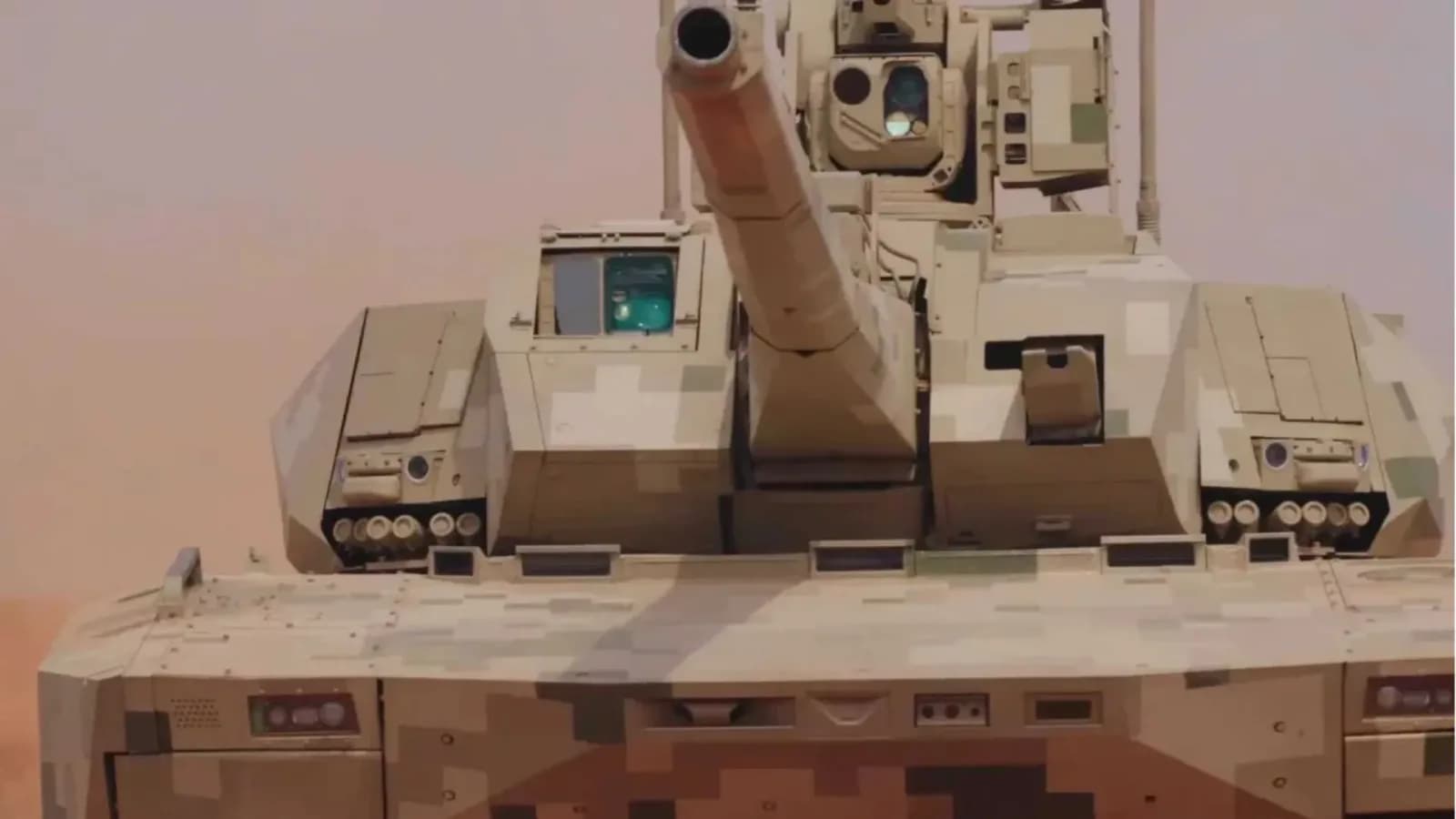 China präsentiert neues Type-100 Kampffahrzeug für den Drohnenschutz