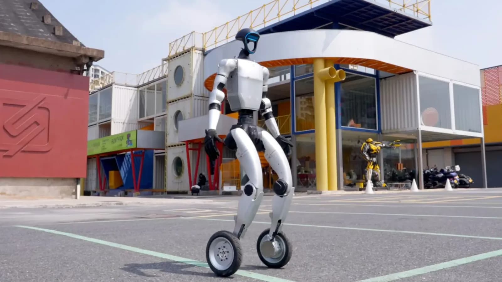 Unitrees humanoider Roboter skaten und akrobatische Sprünge vollführen und definieren so die Mobilität neu