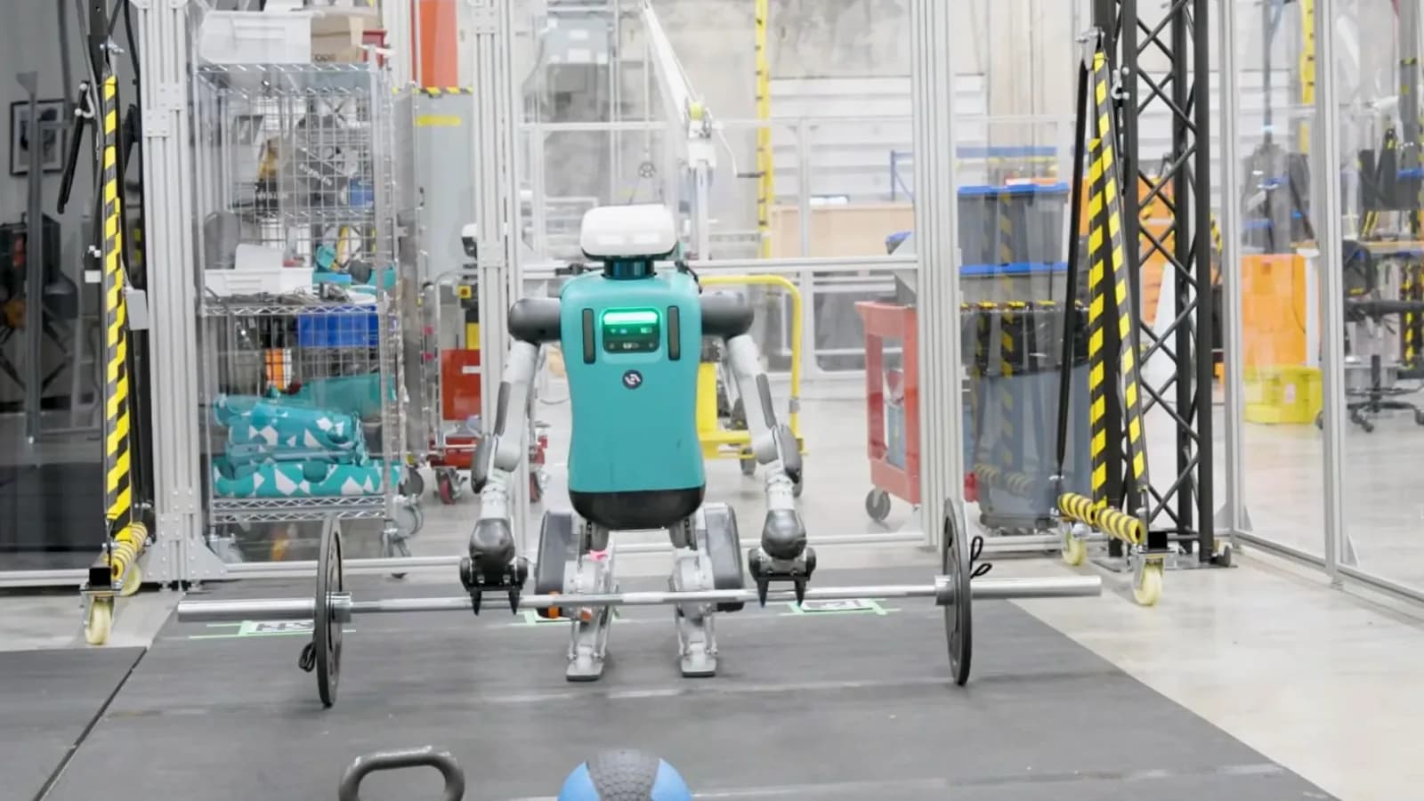 Humanoiden Roboter heben tote Kreuzheben Gewichte von 65 lbs mit fortgeschrittener Koordination
