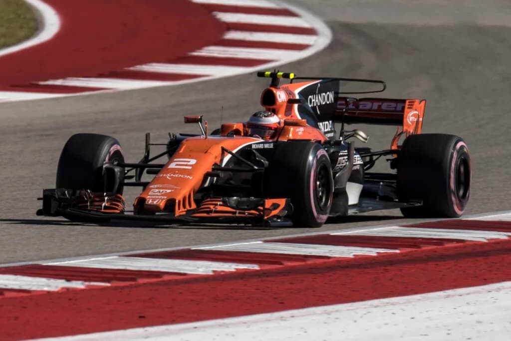 Mastercard investiert 100 Millionen Dollar jährlich in McLaren, um dem Tod traditioneller Werbung zu entkommen.