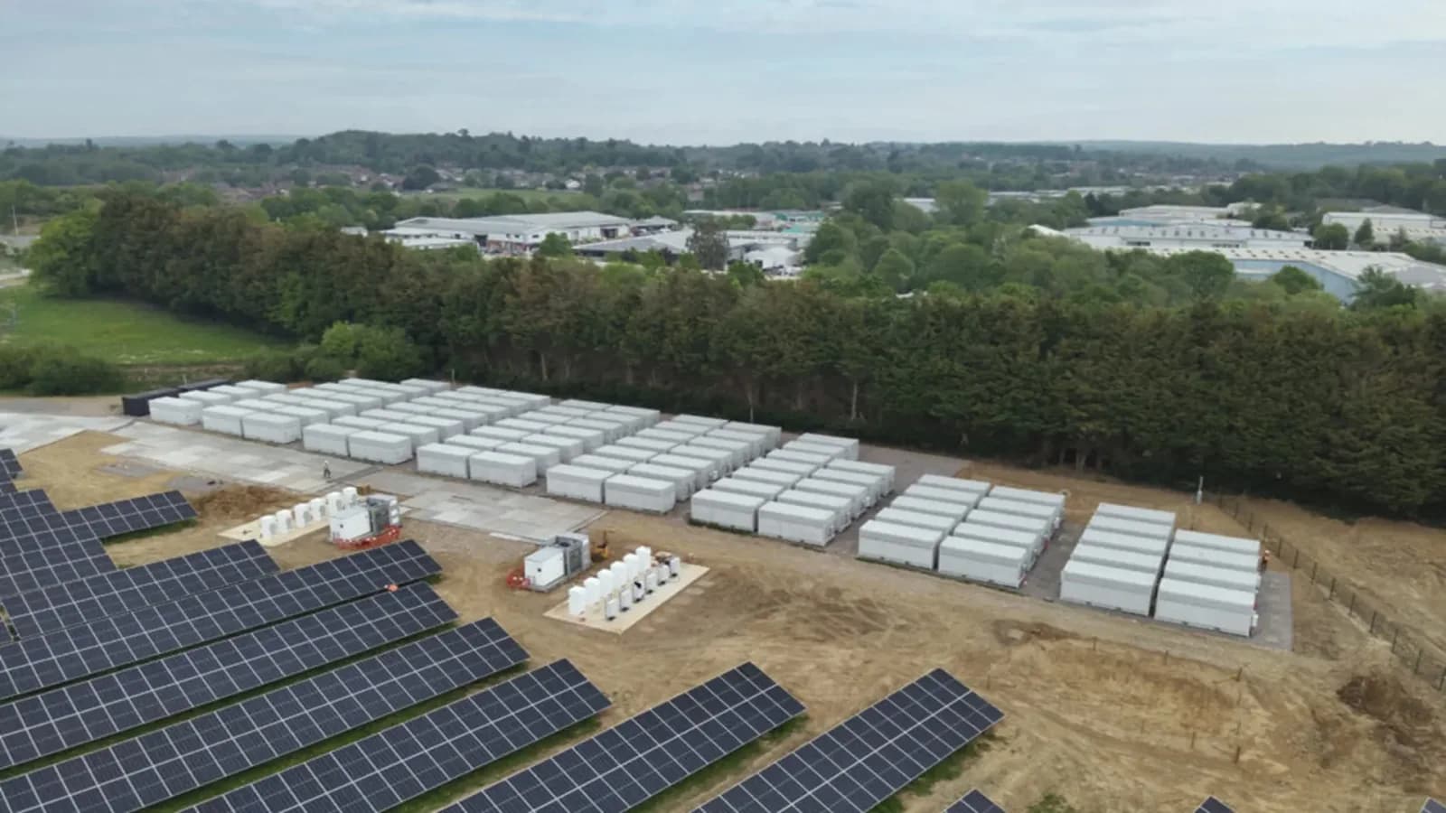 Große Vanadium-Flussbatterie ohne Brandgefahr: Großbritannien stellt 20,7-MWh-Speicher vor