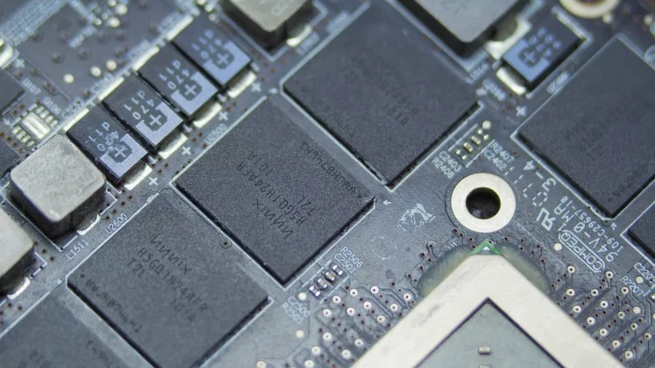 Künstliche-Intelligenz-Nachfrage verschärft DRAM-Mangel: Günstige Smartphones könnten vom Markt verschwinden