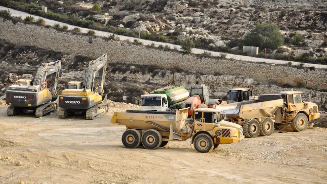 Chinas zweite Reihe in der Industrie: Schwerlast-LKW mit Natrium-Ionen-Akku geht in Betrieb
