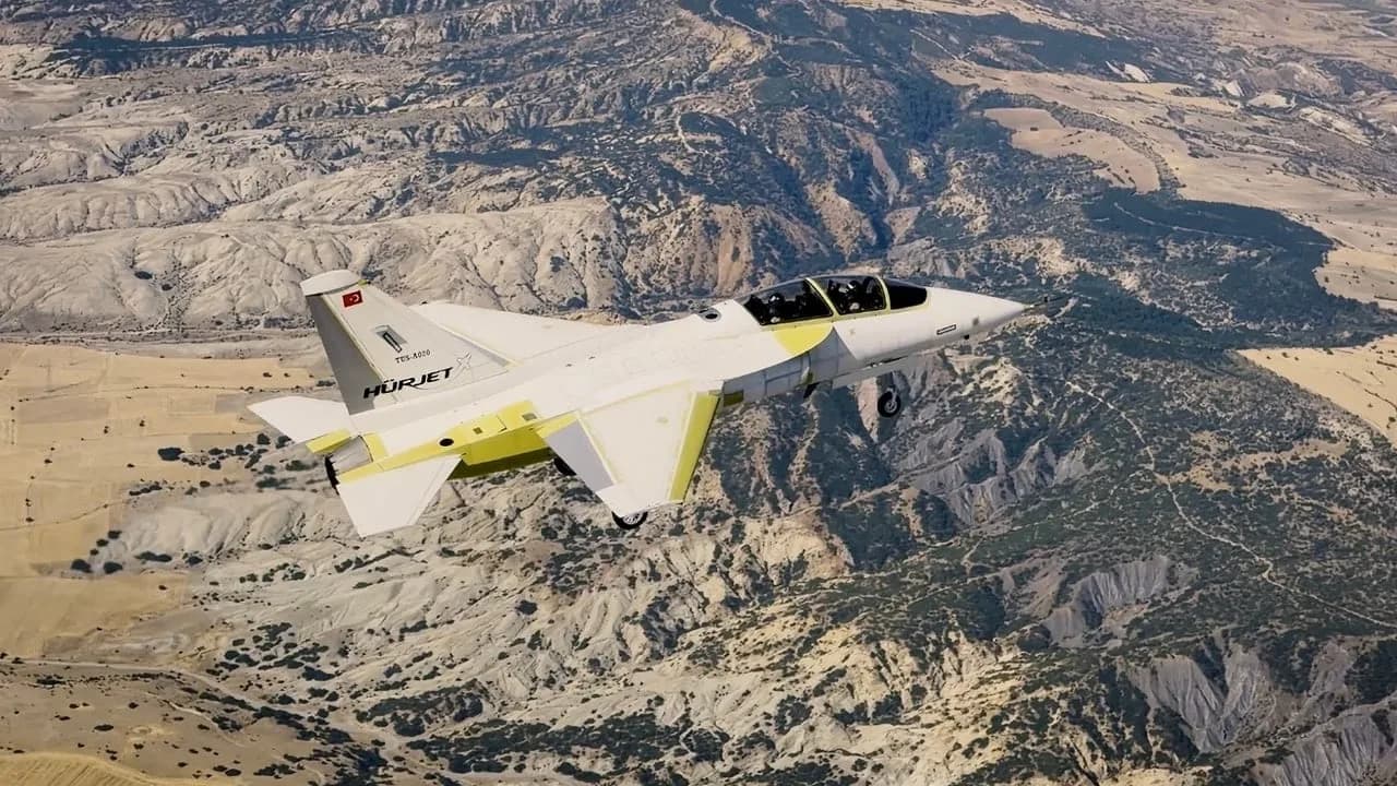 HÜRJET-Kampfhäcks vollführt vor der Übergabe an die türkische Luftwaffe ersten Flug in 18 Minuten