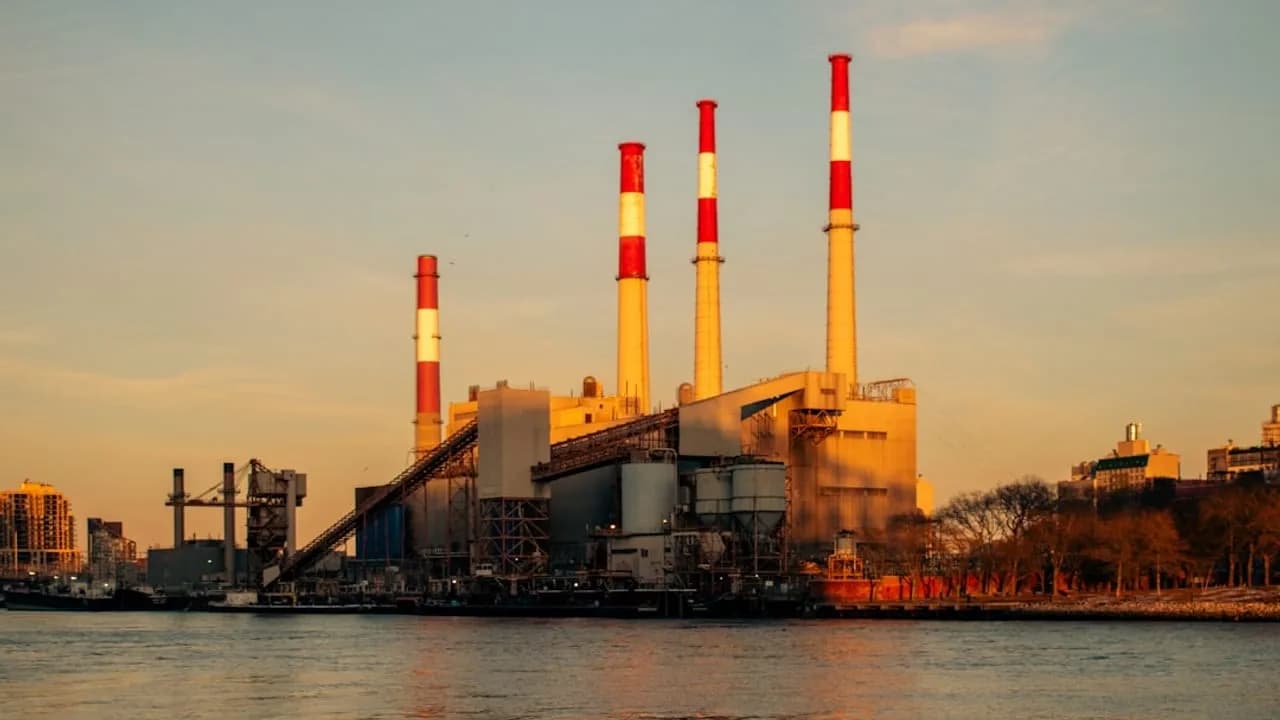 Amazon plant in Texas eigene Erdgaskraftwerke: Risiko von jährlich 33 Millionen Tonnen CO₂-Emissionen