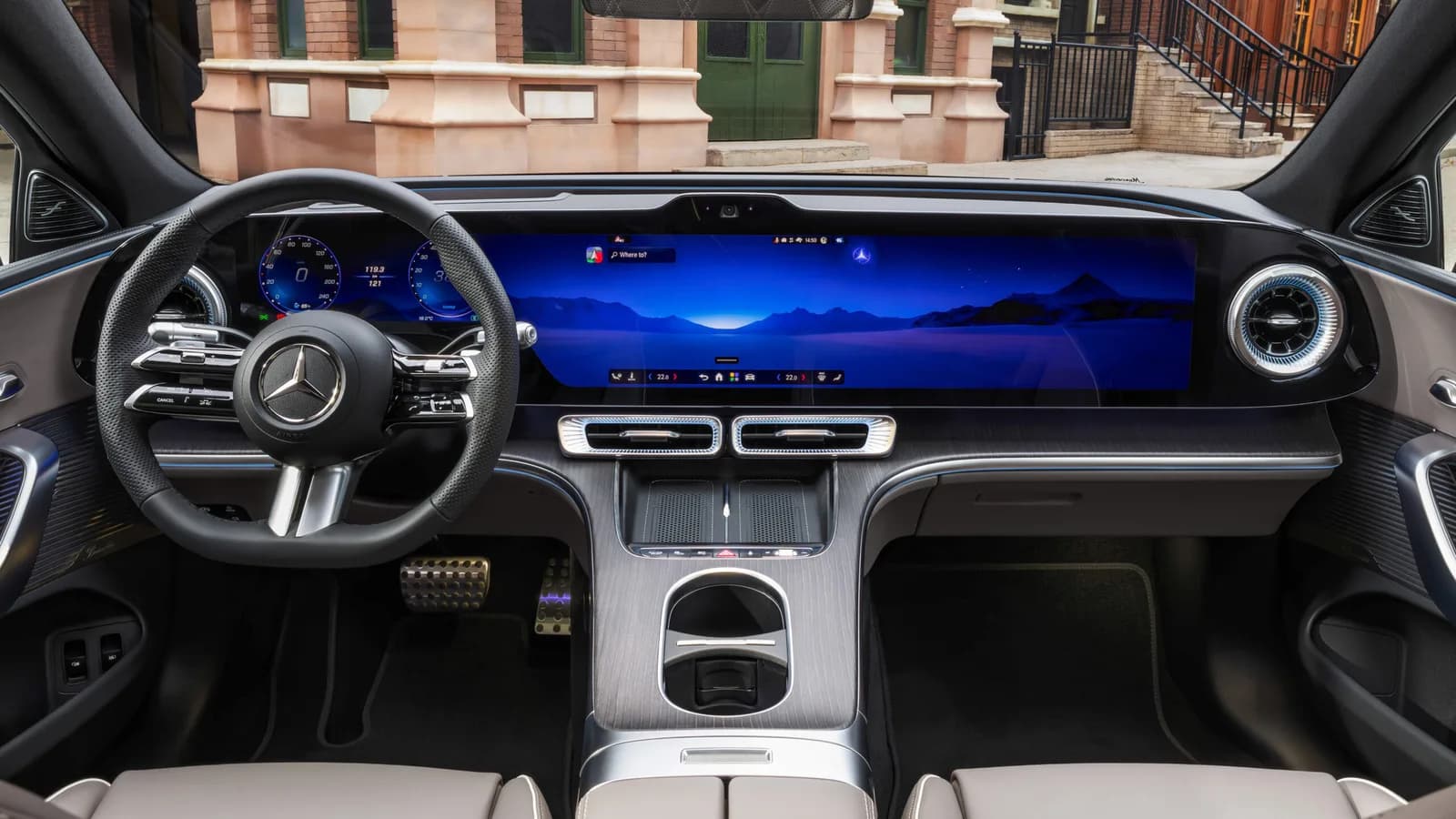 Mercedes gibt die großen Bildschirme nicht auf, auch wenn es zugibt, dass Tasten Buttons gewonnen haben