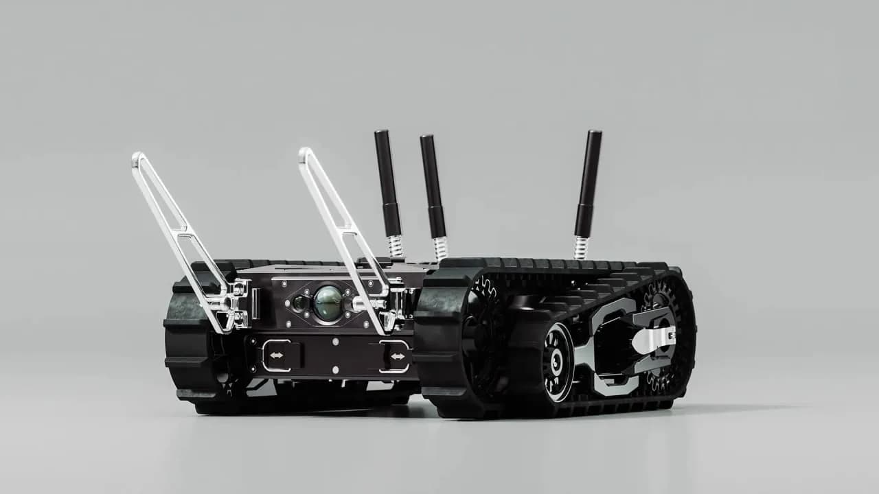AeroVironment stellt den tragbaren Bombenvernichtungsroboter TOM 50 RE vor.