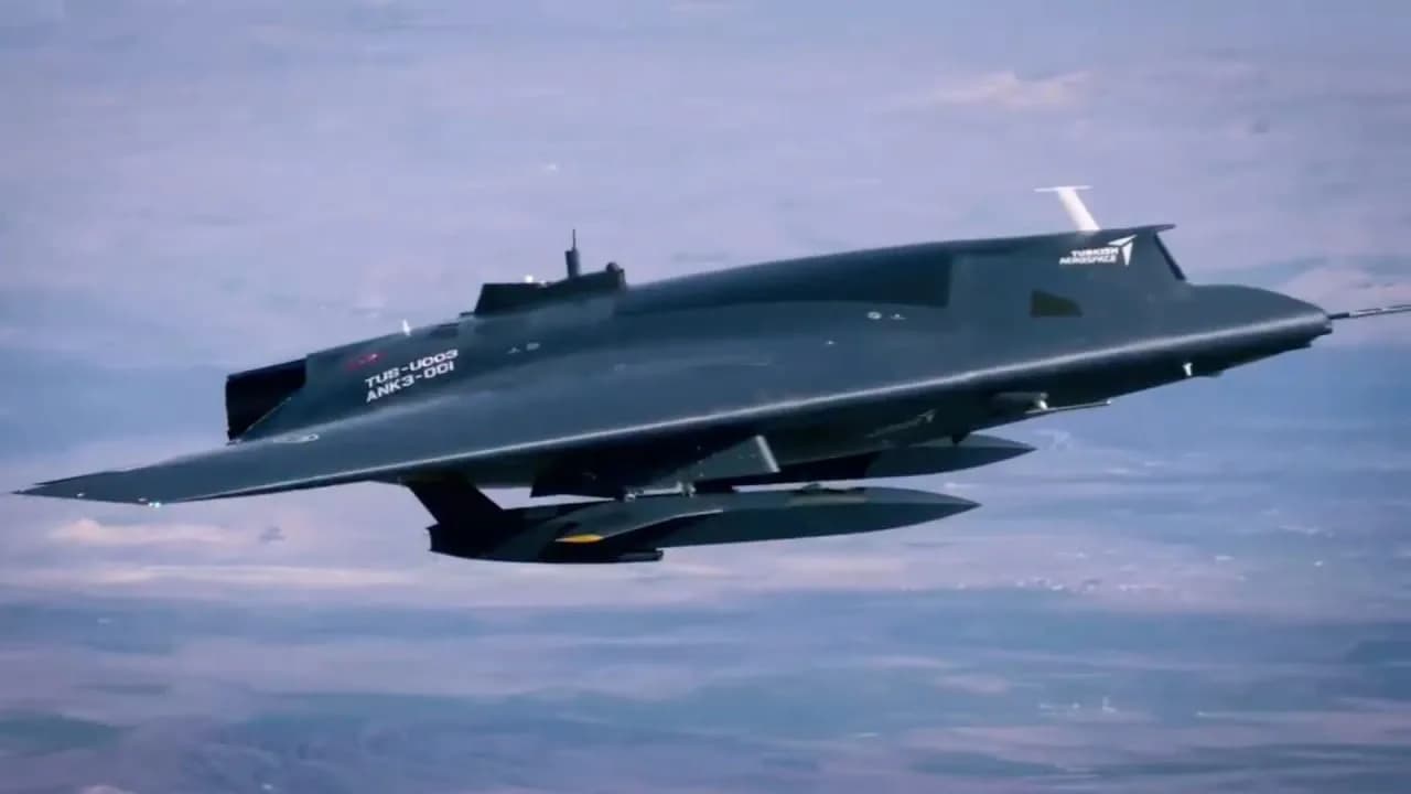 ANKA III-Flugzeug startet mit zwei Jet-Triebwerken