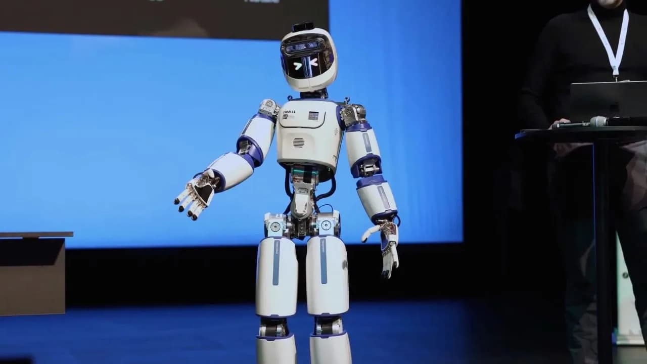 Der humanoide Roboter ergoCub passt sich der menschlichen Bewegung an und entlastet physische Belastungen.