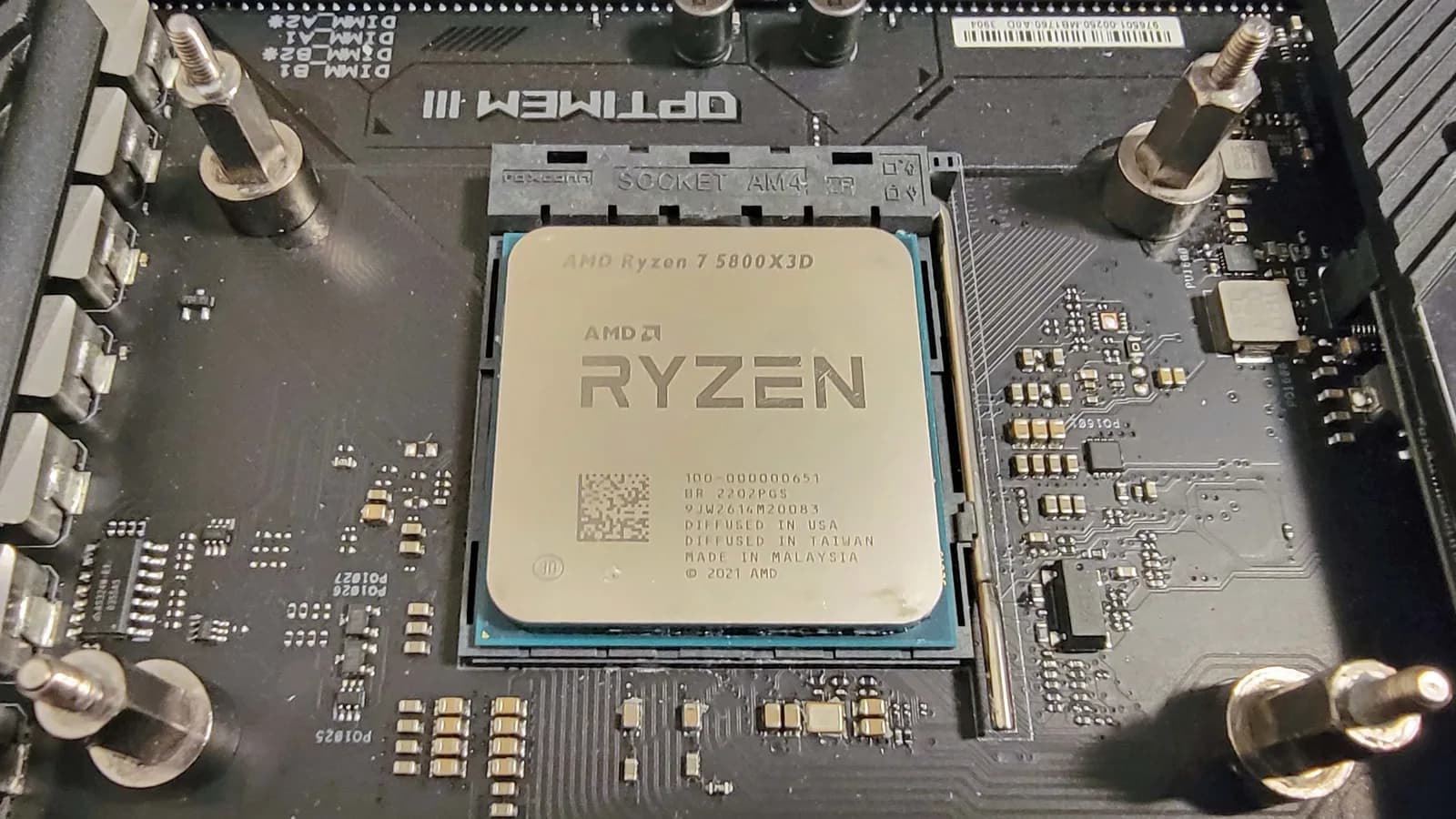 AMD Ryzen 7 5800 ×3D: Für die 10-Jahres-Edition komplett neu entwickelt