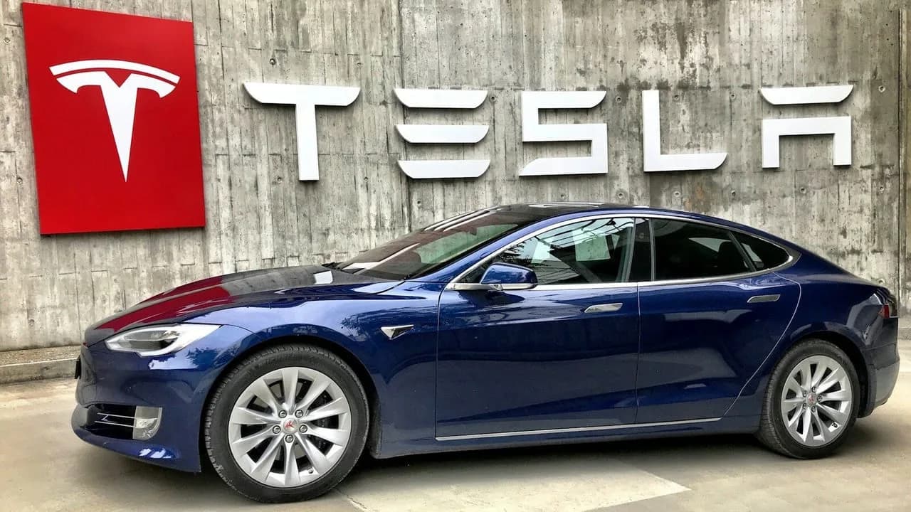 Teslas europäische Offensive im Bereich autonomes Fahren stößt auf Sicherheitsbedenken.