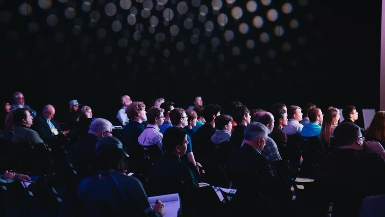 Diskussion über Open-Source-Modelle in der Künstlichen Intelligenz: Drei führende Experten debattieren über Sicherheit und Wettbewerb